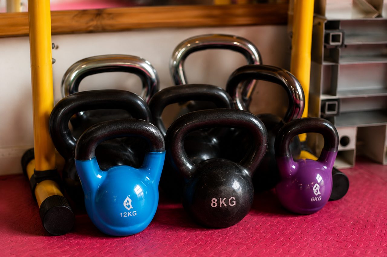 Hybrid training combining studio and online sessions
